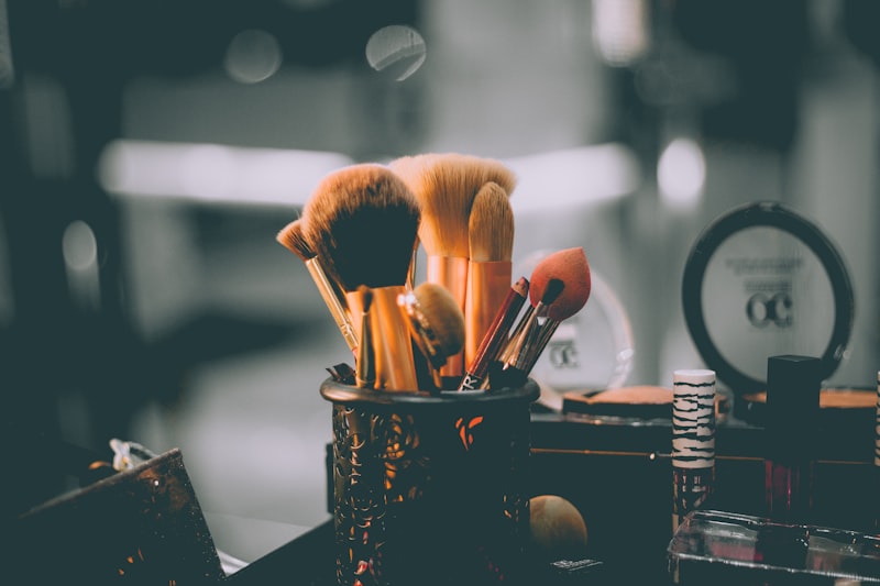 Elegant blow-dry with voluminous curls